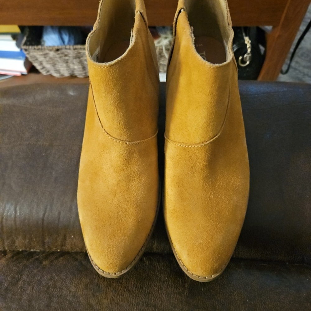 Toms Short Boot Size 6 New